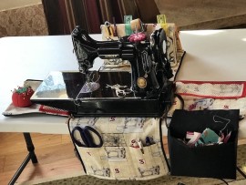 Singer Featherweight Protective tote and workstation 2 in 1, PDF tutorial and pattern for protective  sleeve